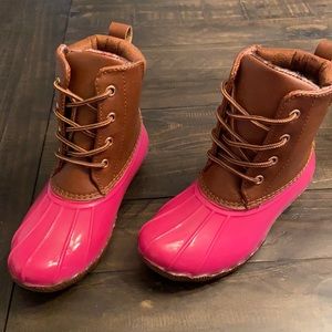 NWOT:  LAUNDRY GIRL Gavin-17K Girls Duck Boot